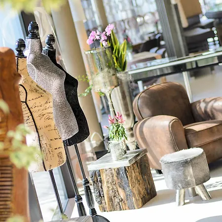 Aviva Superior Make Friends Отель