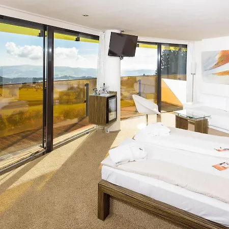 Aviva Superior Make Friends 4*