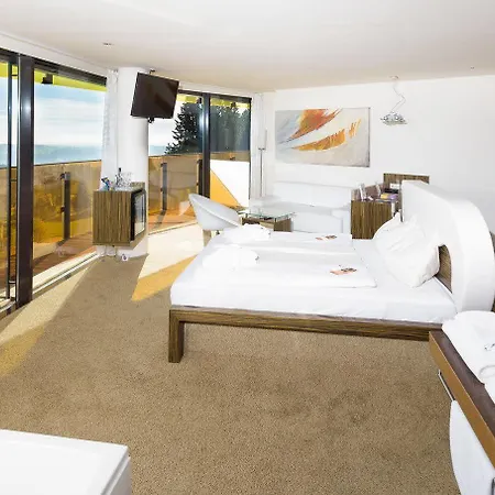 Aviva Superior Make Friends Hotel