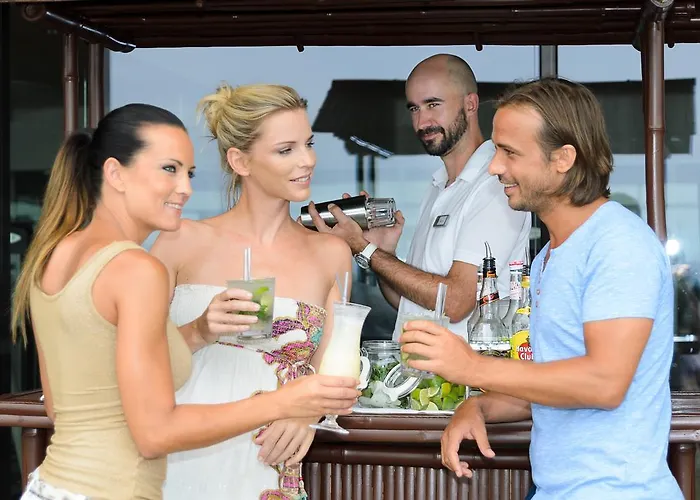 Aviva Superior Make Friends Hotel 4*