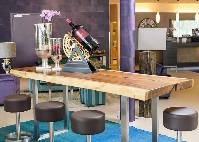 Aviva Superior Make Friends Hotel