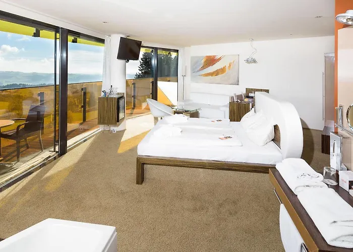 Aviva Superior Make Friends Hotel